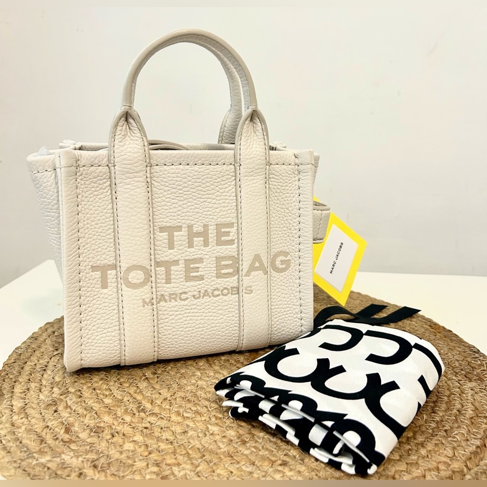 NWT MARC JACOBS THE LEATHER MICRO TOTE BAG